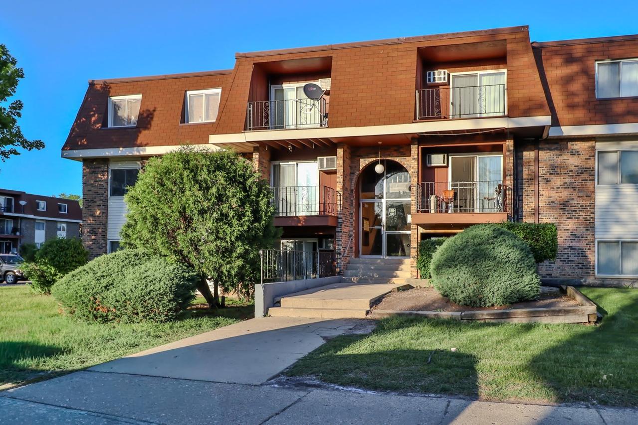 1085 Valley Ln. #216, Hoffman Estates, IL 60169
