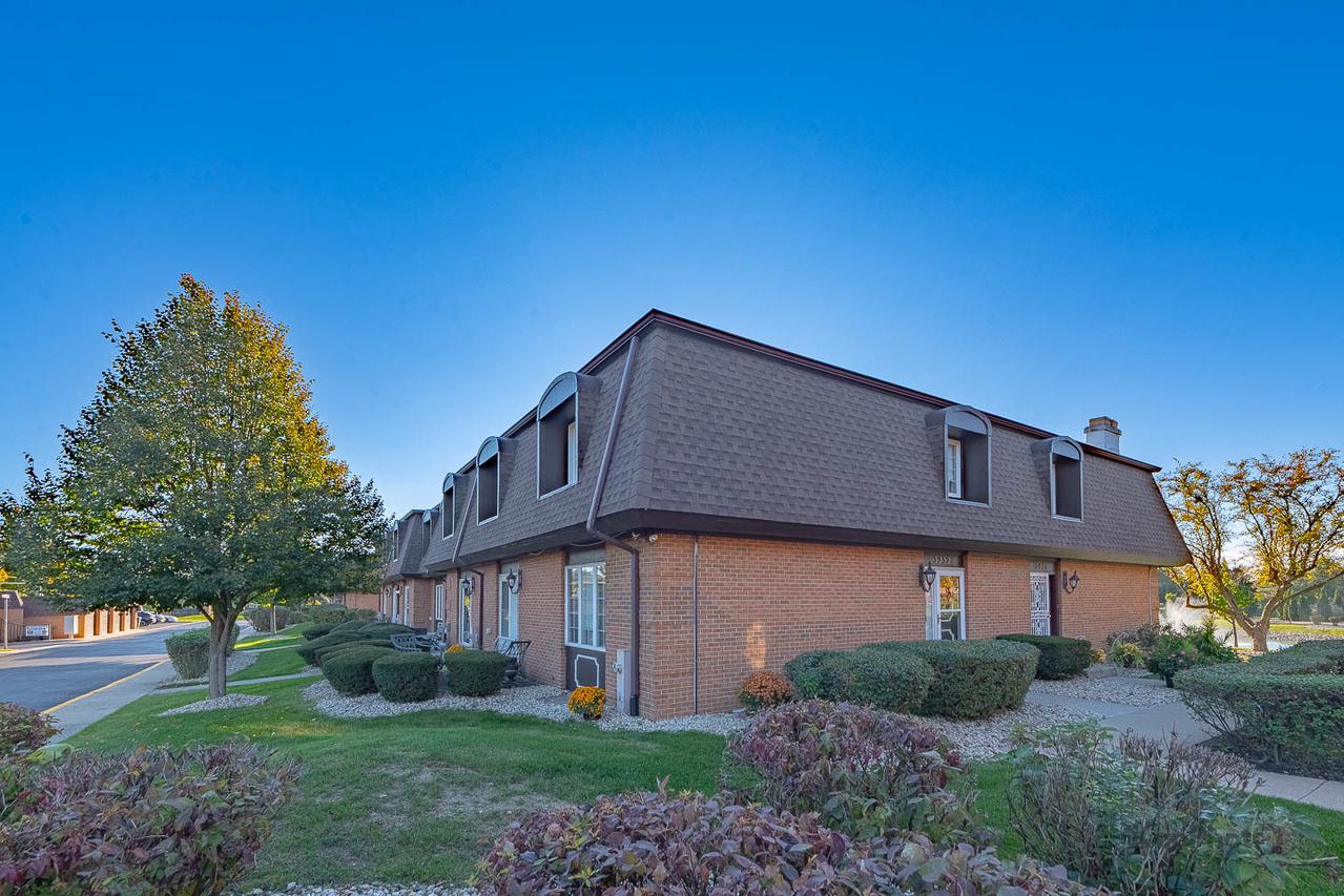 3232 Chestnut Dr., Flossmoor, IL 60422