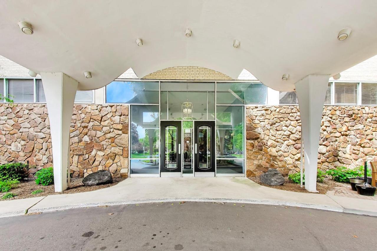 151 N Kenilworth Ave. #2G, Oak Park, IL 60301