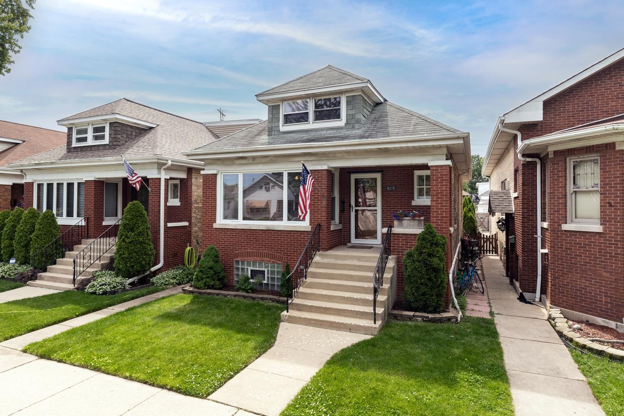 6325 W Huntington St., Chicago, IL 60646