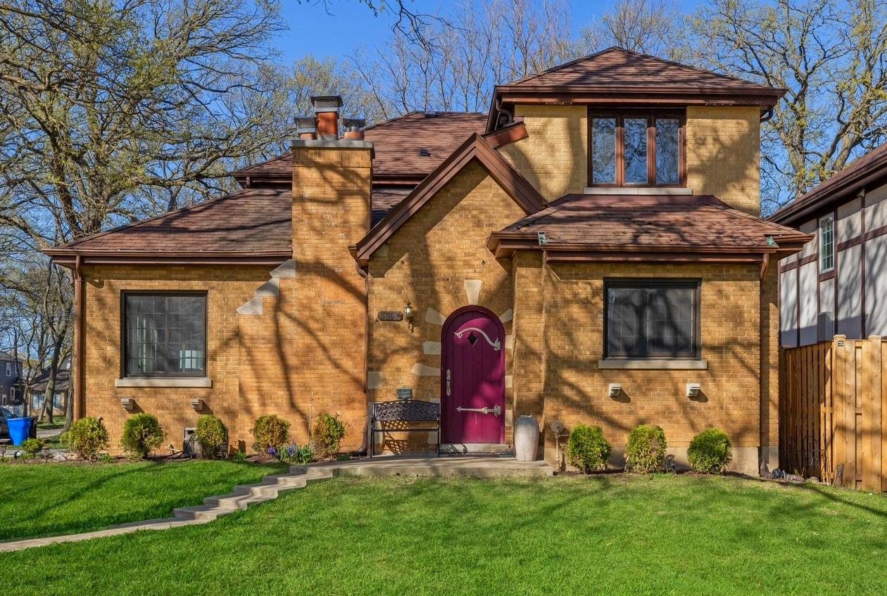 6657 N Hiawatha Ave., Chicago, IL 60646