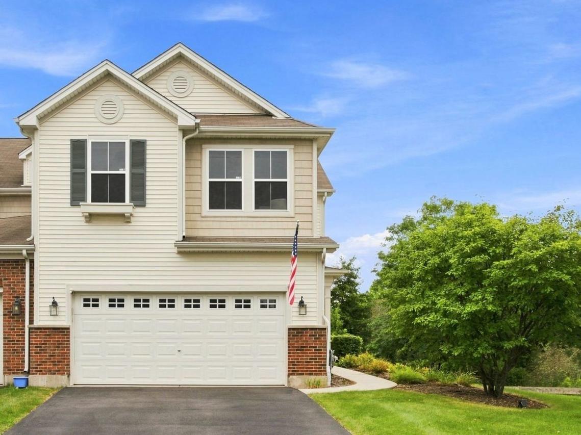 1493 Yosemite Cir., Crystal Lake, IL 60014