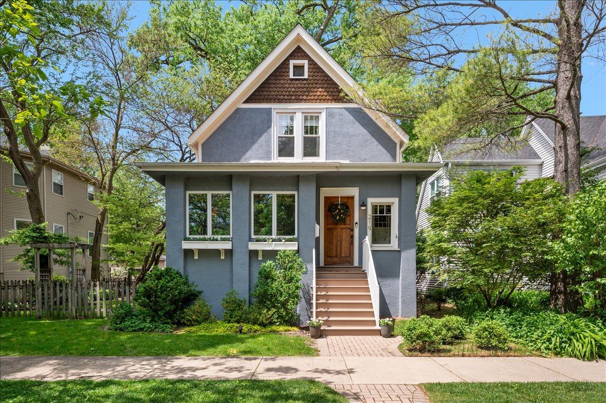 219 Catalpa Pl., Wilmette, IL 60091