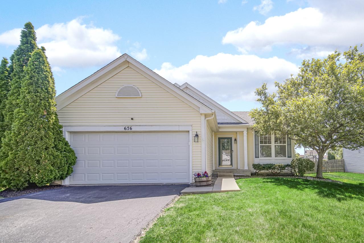 676 Hamilton Ln., North Aurora, IL 60542