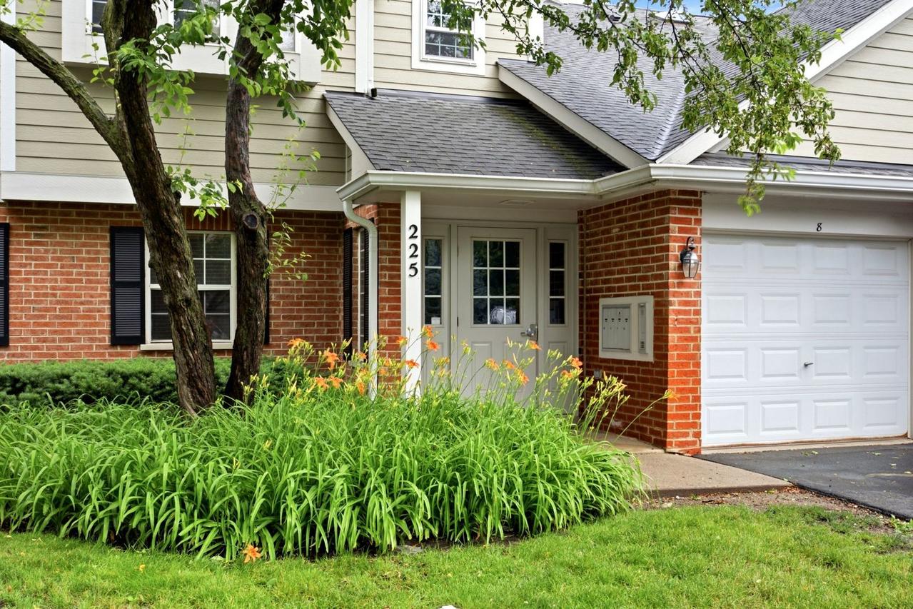 225 Columbia Ct. #5, Schaumburg, IL 60193
