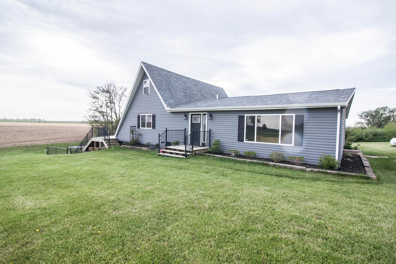 1042 290th St., Viola, IL 61275