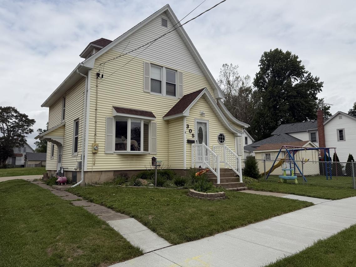 305 S Clinton St., Morrison, IL 61270