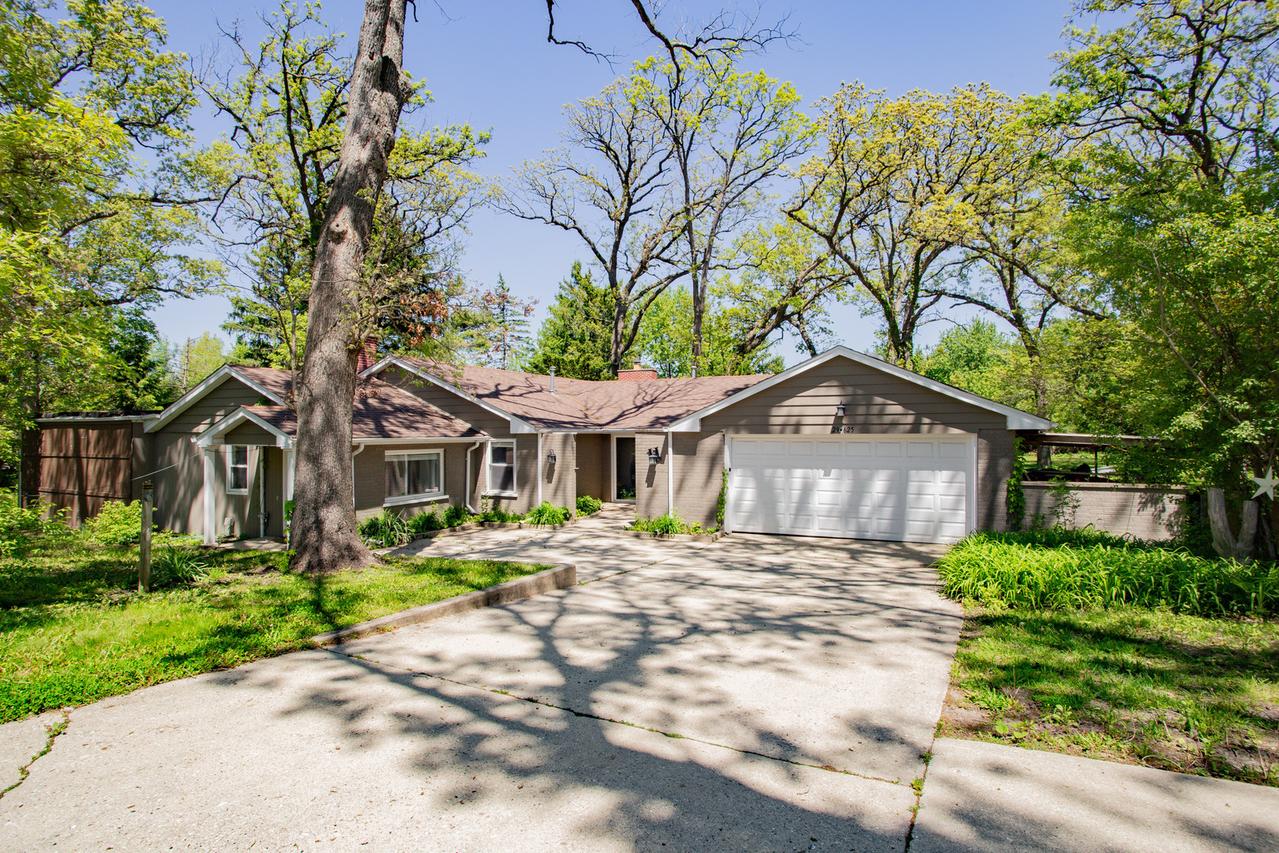 29W625 Hawthorne Ln., West Chicago, IL 60185