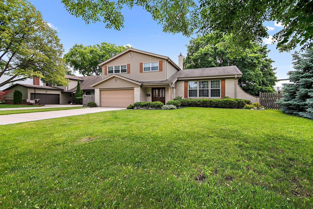 1409 E Rosehill Dr., Arlington Heights, IL 60004