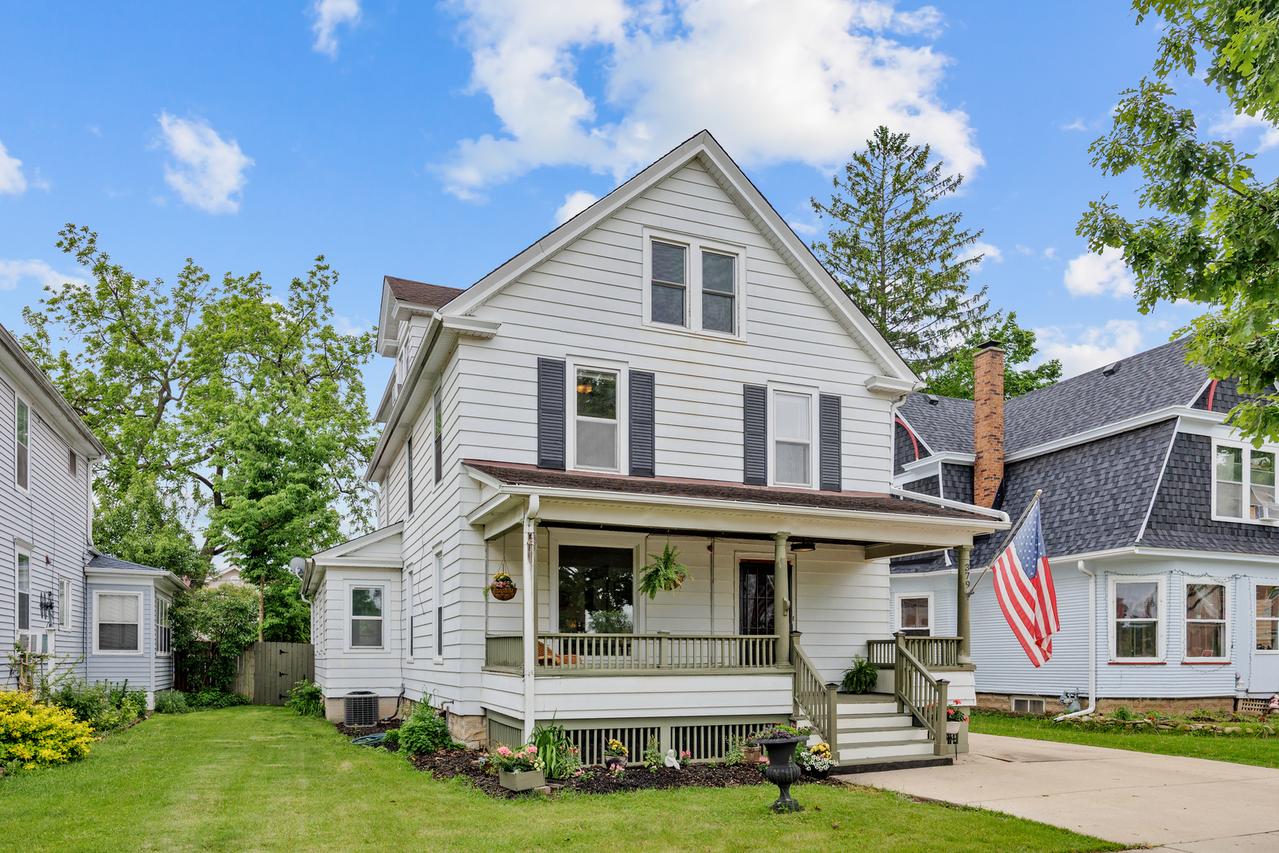 379 Seminary Ave., Aurora, IL 60505