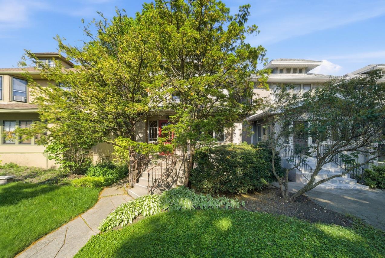 704 Clarence Ave., Oak Park, IL 60304