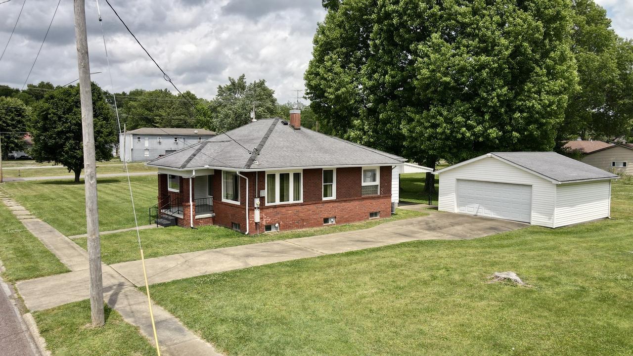 606 S Monroe St., West Frankfort, IL 62896