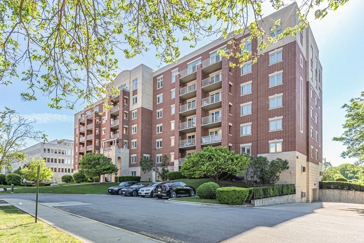8747 W Bryn Mawr Ave. #208, Chicago, IL 60631