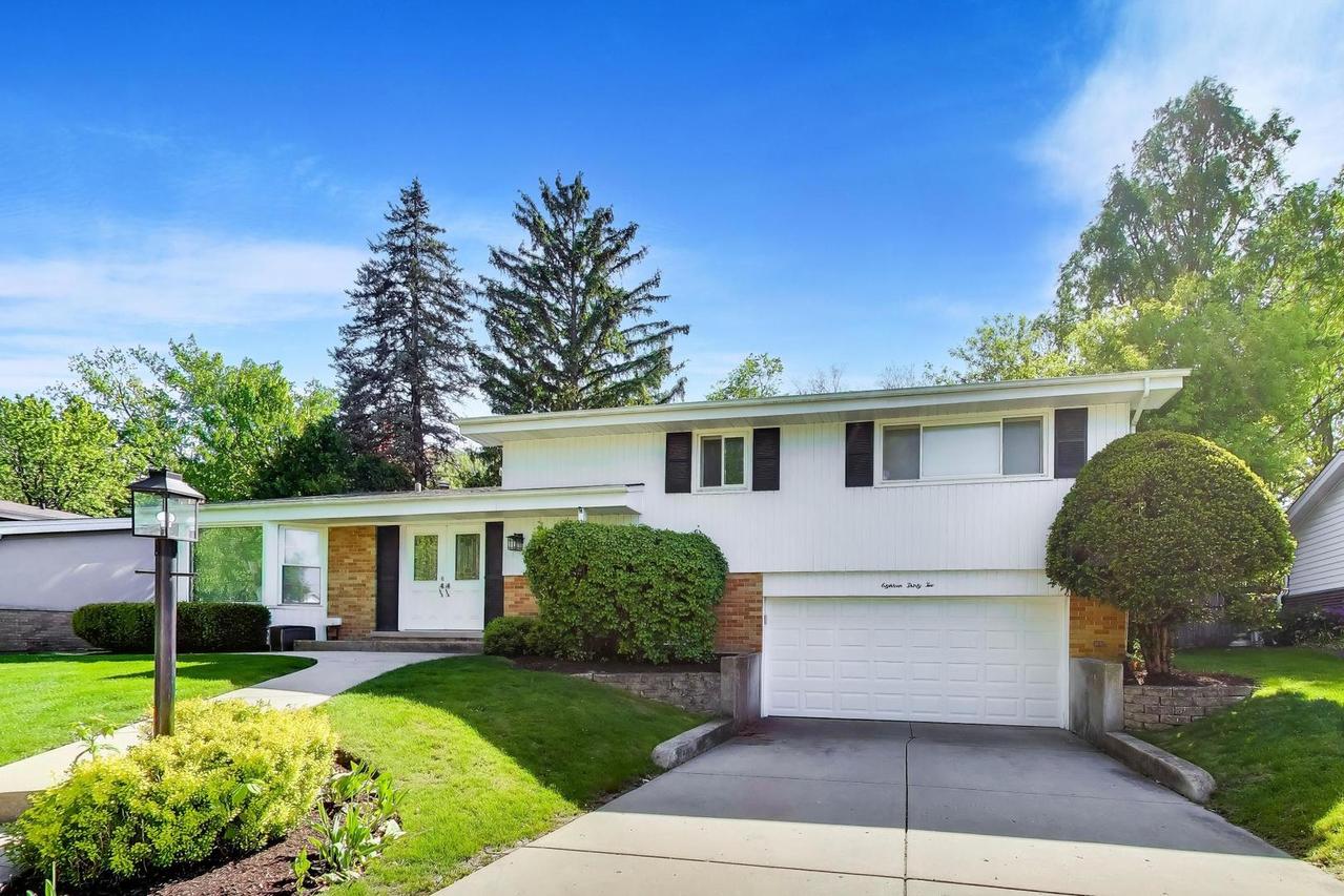 1832 Smith Rd., Northbrook, IL 60062