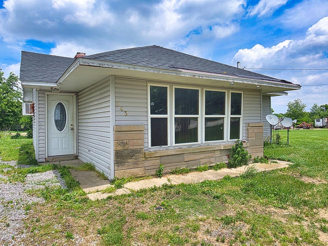 343 S 1st St., Clay City, IL 62824