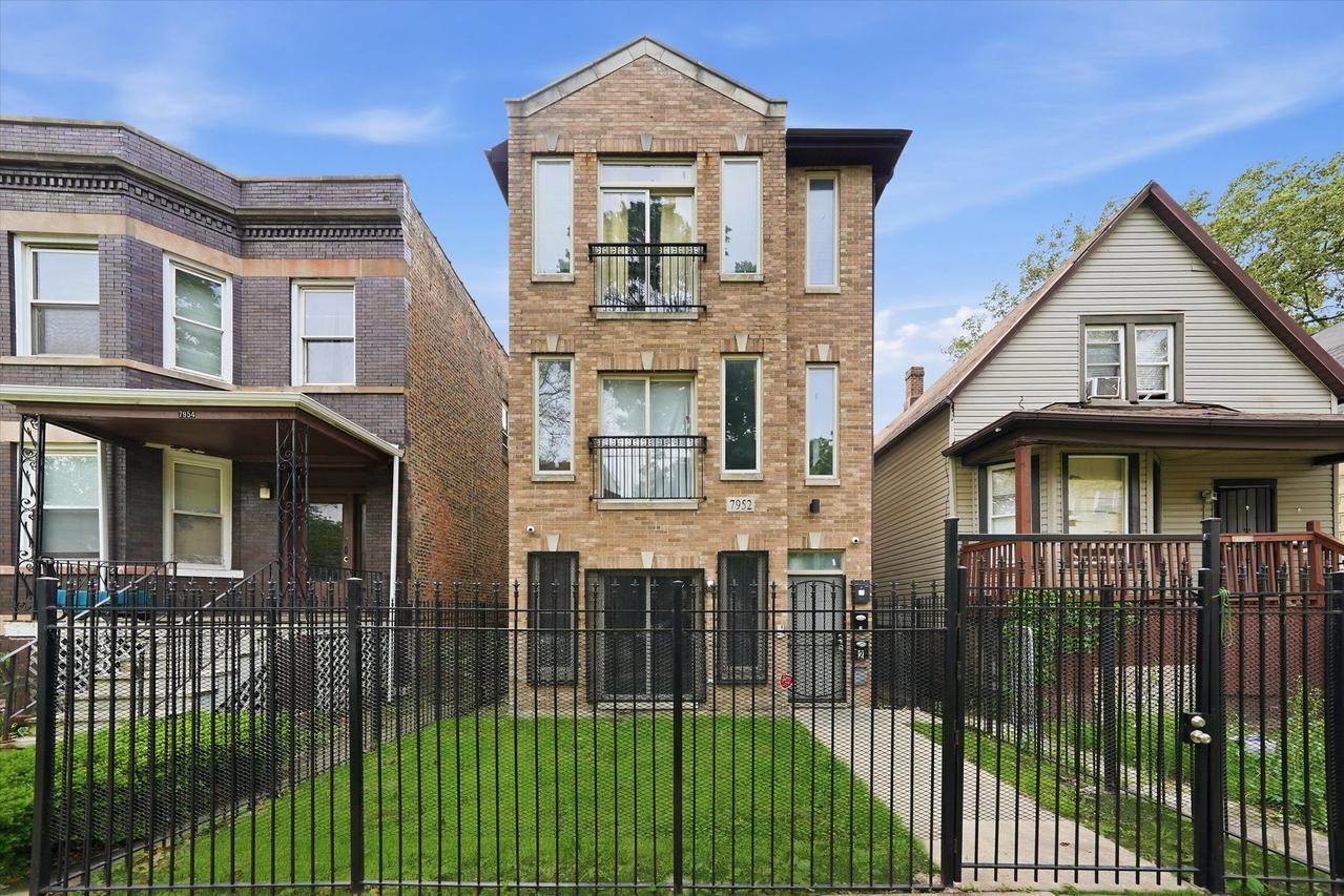 7952 S Marquette Ave., Chicago, IL 60617