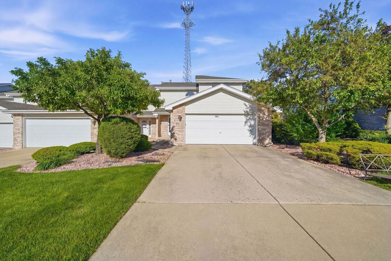 8627 Miroballi Dr., Hickory Hills, IL 60457