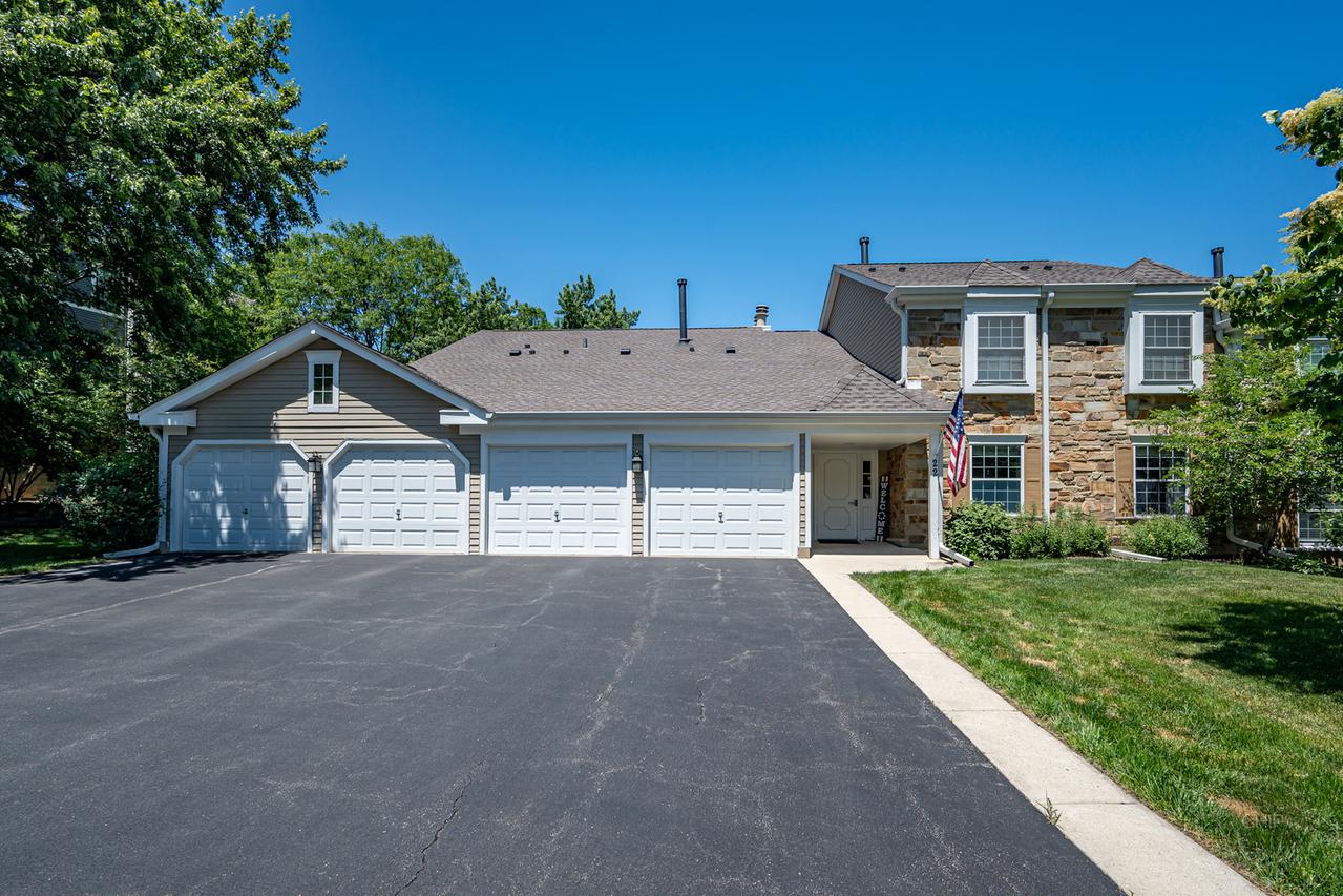 22 Superior Ct. #M1, Schaumburg, IL 60193