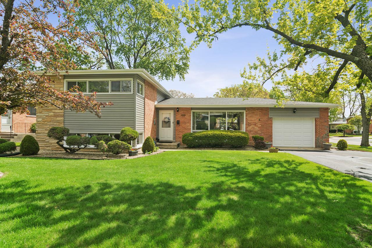 555 S Cedar St., Palatine, IL 60067