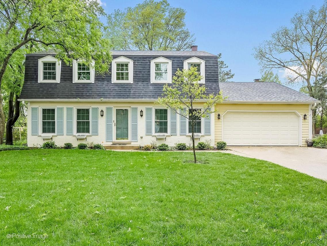 2S560 Seneca Dr., Wheaton, IL 60189