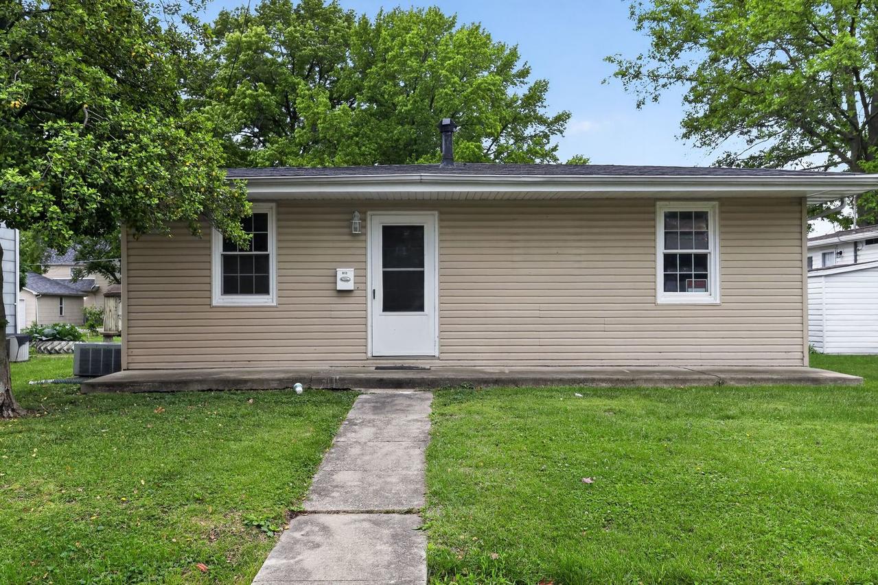812 N 5th St., Breese, IL 62230