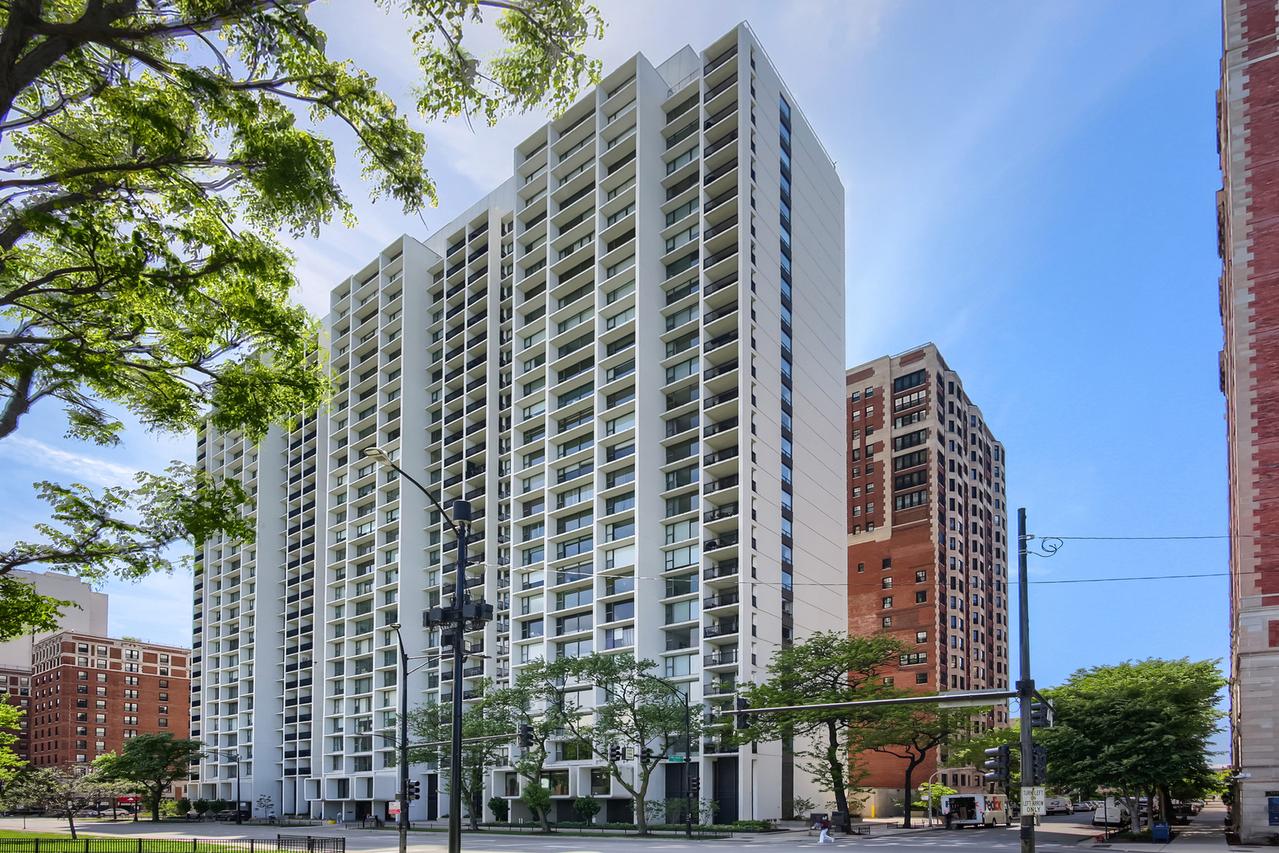 3200 N Lake Shore Dr. #708, Chicago, IL 60657