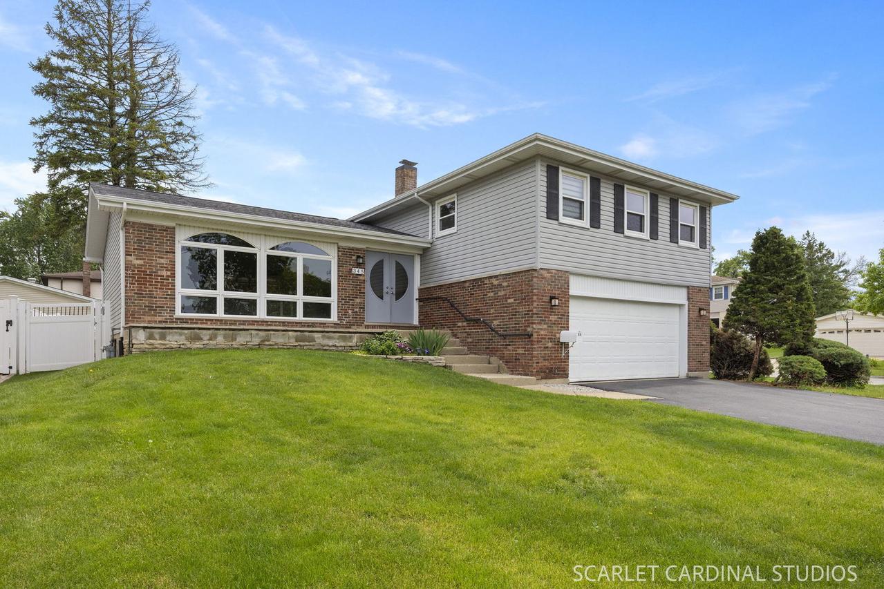 345 Hillcrest Ln., Lombard, IL 60148