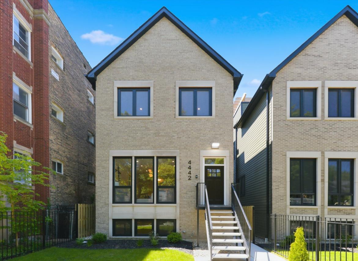 4444 N Greenview Ave., Chicago, IL 60640