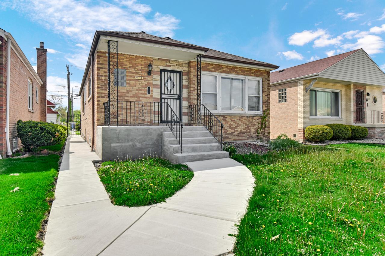 8242 S Damen Ave., Chicago, IL 60620