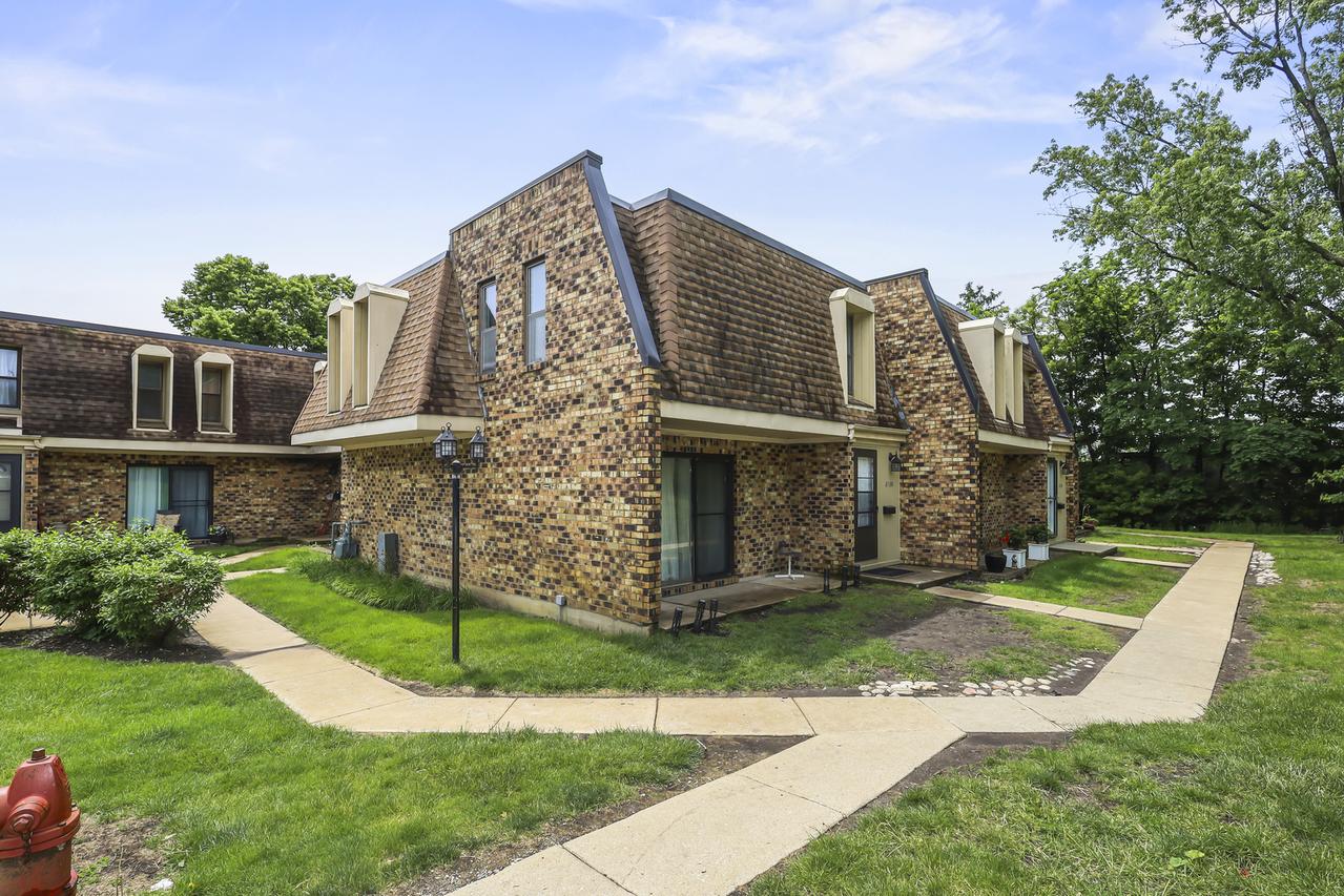 2130 Country Club Dr., Woodridge, IL 60517