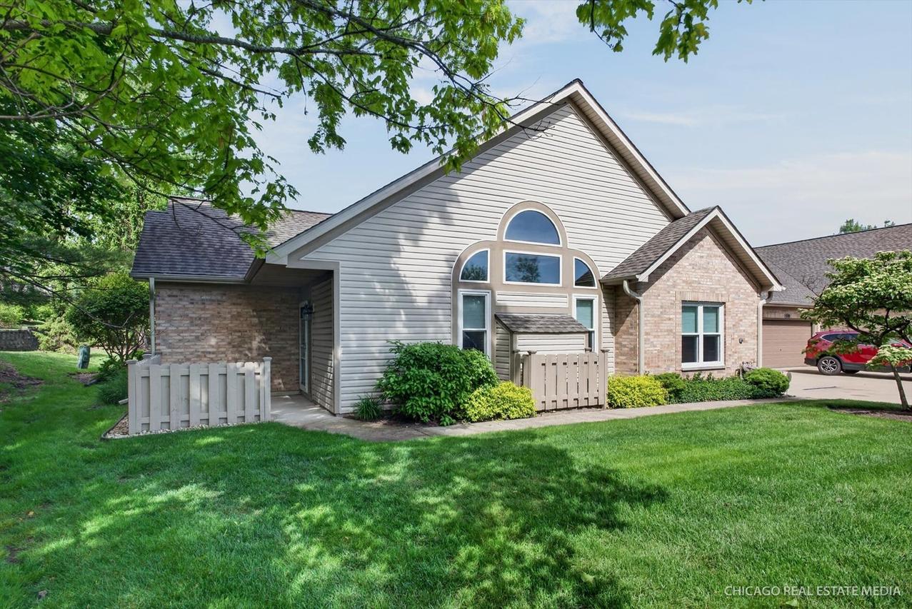 171 Canterbury Ct., Bloomingdale, IL 60108