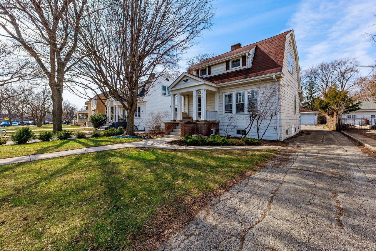 410 Repton Rd., Riverside, IL 60546