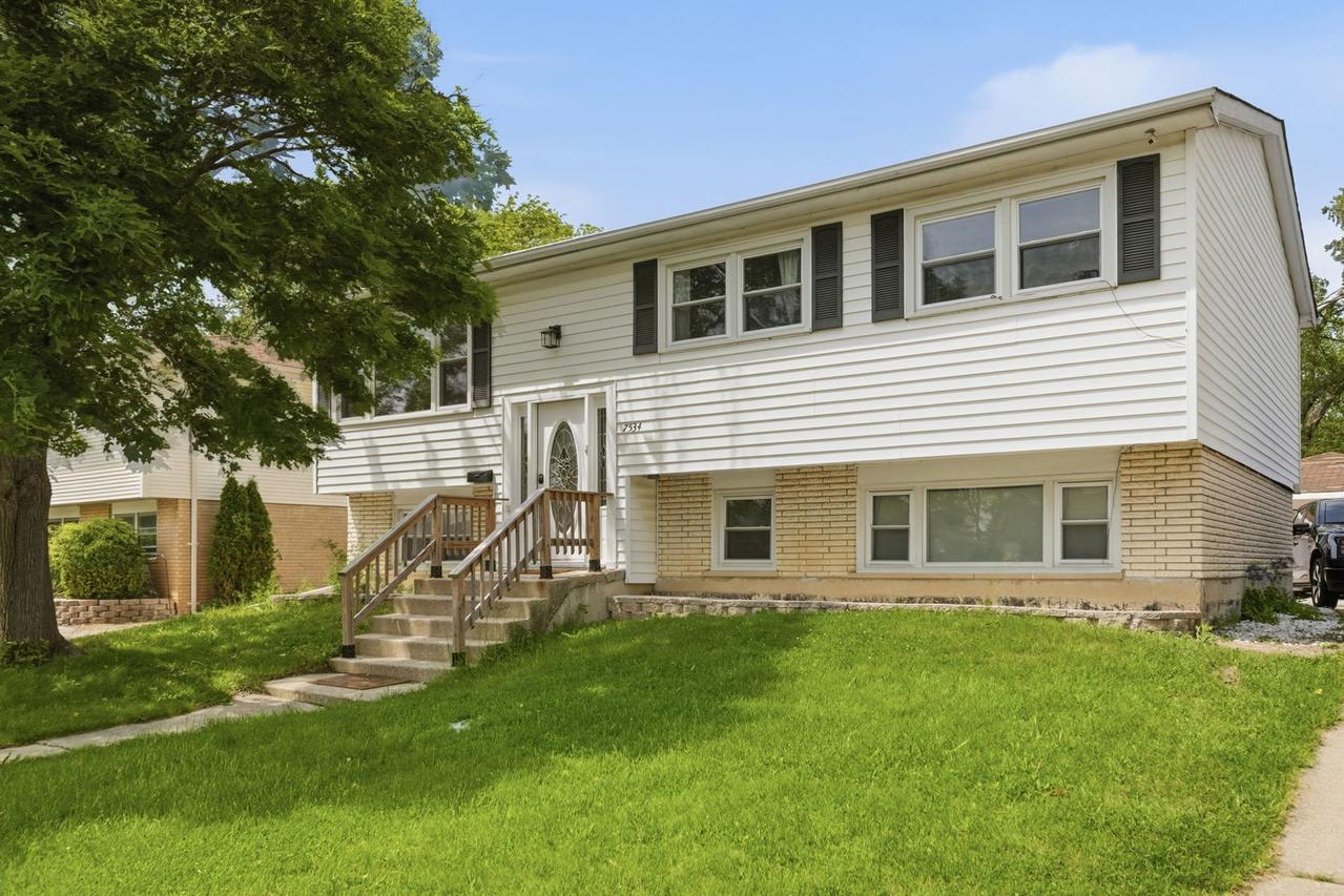 7534 163rd St., Tinley Park, IL 60477