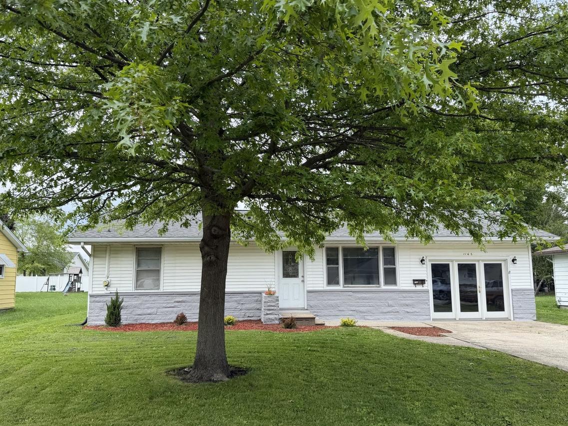 1165 Roselawn Dr., Paxton, IL 60957