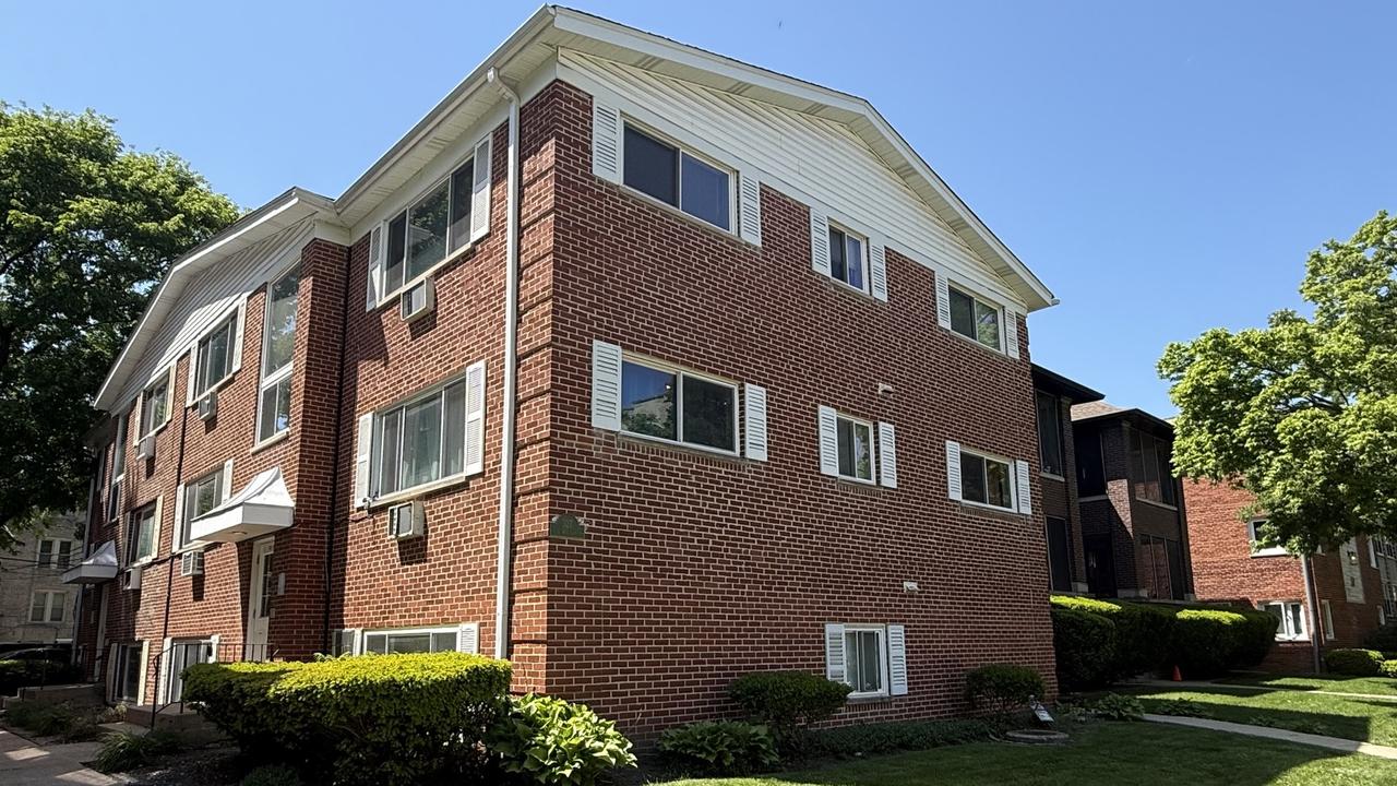 327 Wisconsin Ave. #6A, Oak Park, IL 60302