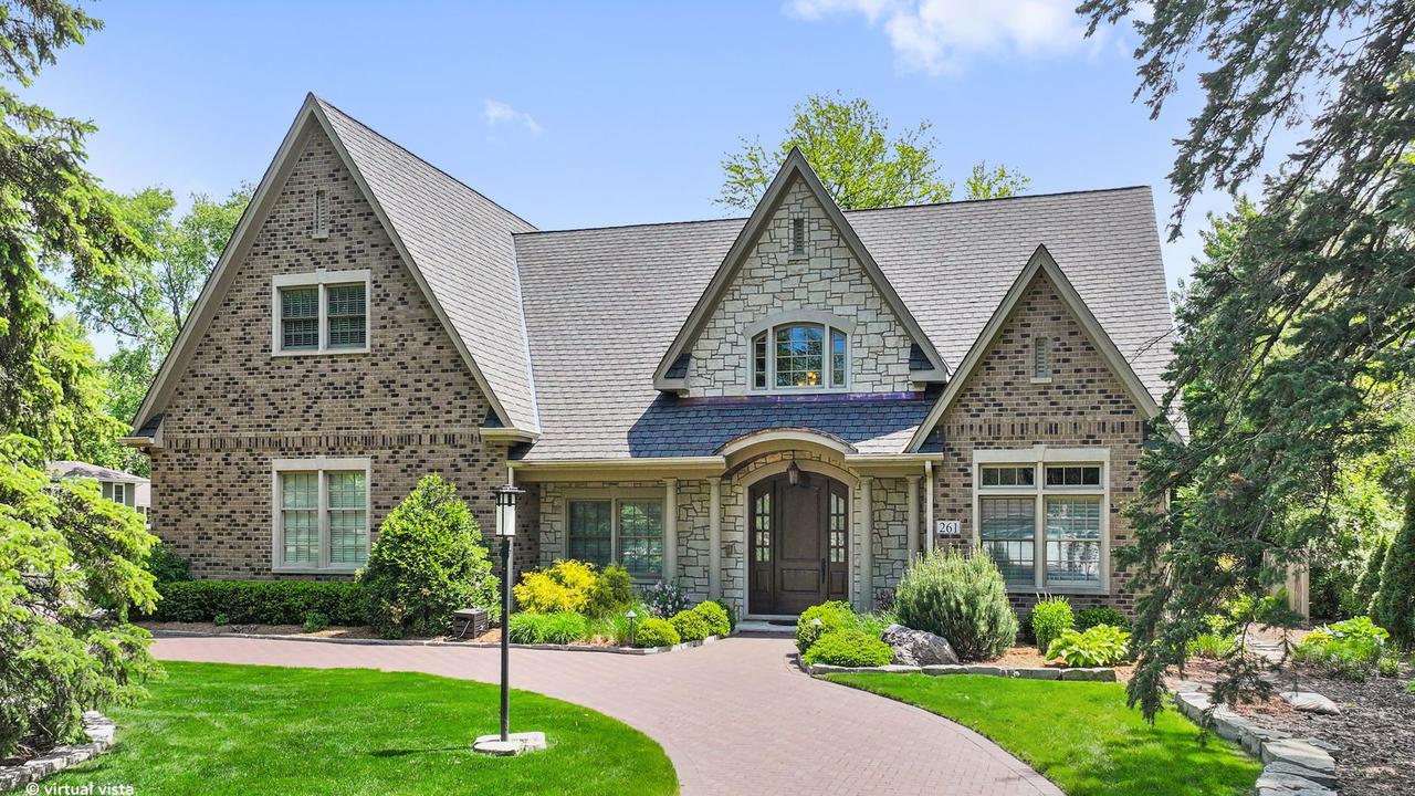 261 S Kenilworth Ave., Glen Ellyn, IL 60137