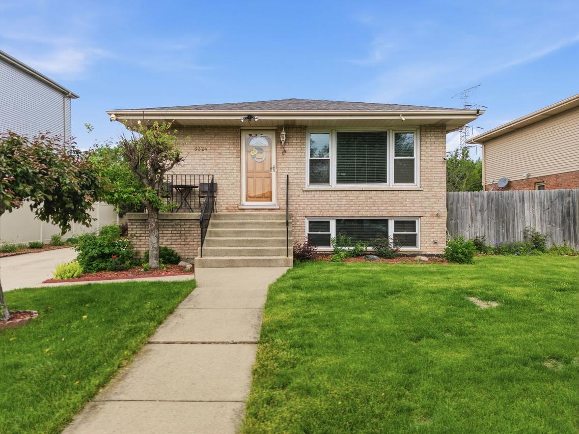 9324 S Thomas Ave., Bridgeview, IL 60455