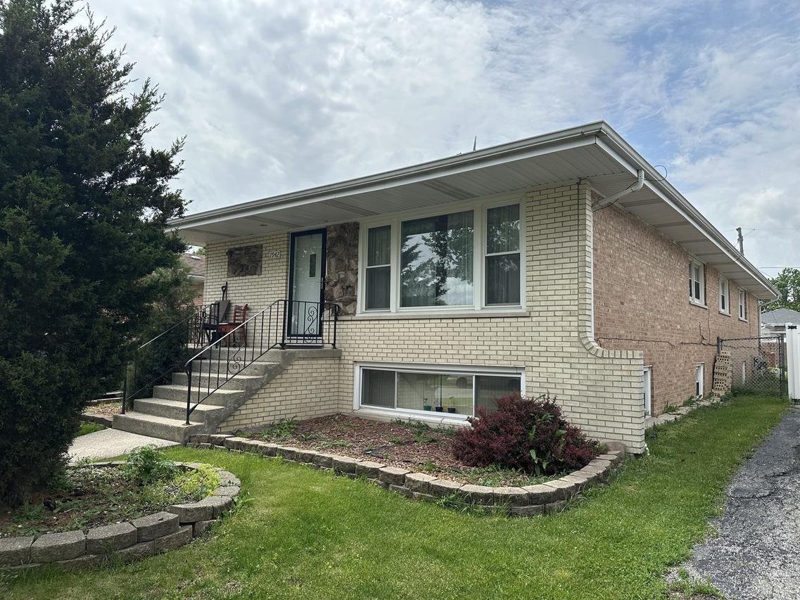 7942 Nagle Ave., Burbank, IL 60459