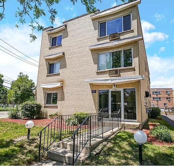 8152 Elmwood Ave. #G4, Skokie, IL 60077