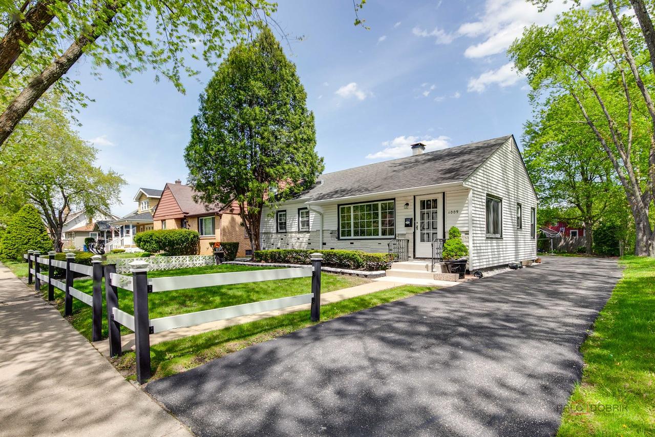 1009 Westmoreland Ave., Waukegan, IL 60085