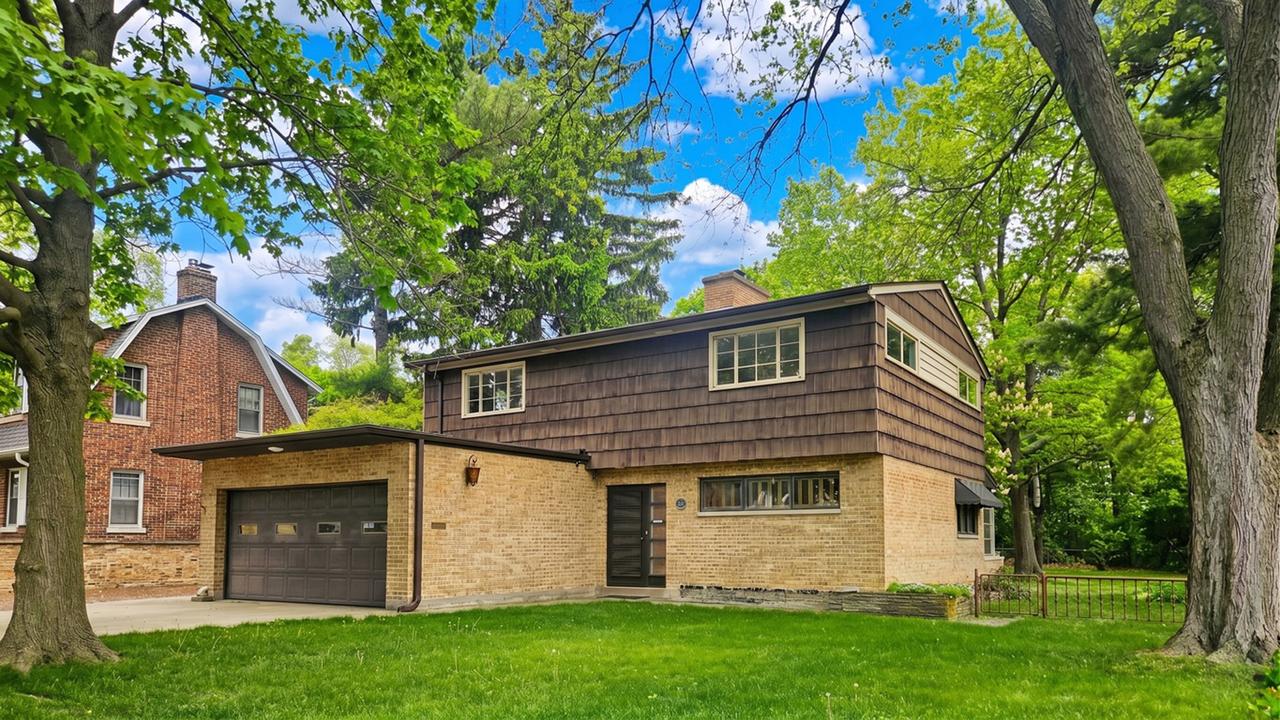 645 Judge Ave., Waukegan, IL 60085