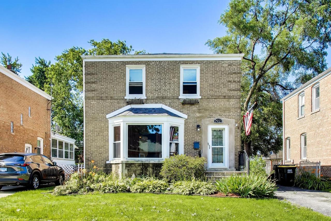 2923 W 97th St., Evergreen Park, IL 60805