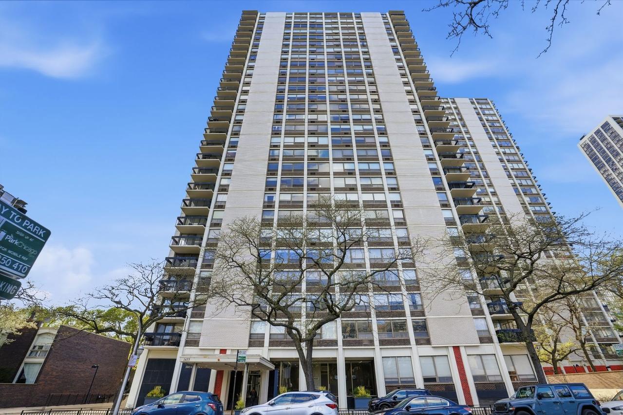 1455 N Sandburg Ter. #504, Chicago, IL 60610