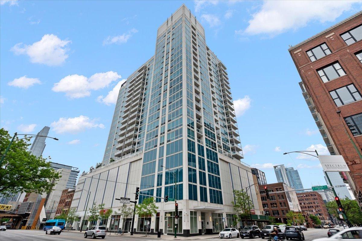 757 N Orleans St. #1210, Chicago, IL 60654