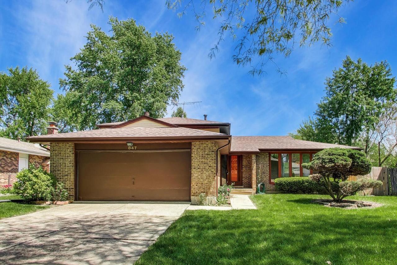 847 College Ave., Matteson, IL 60443