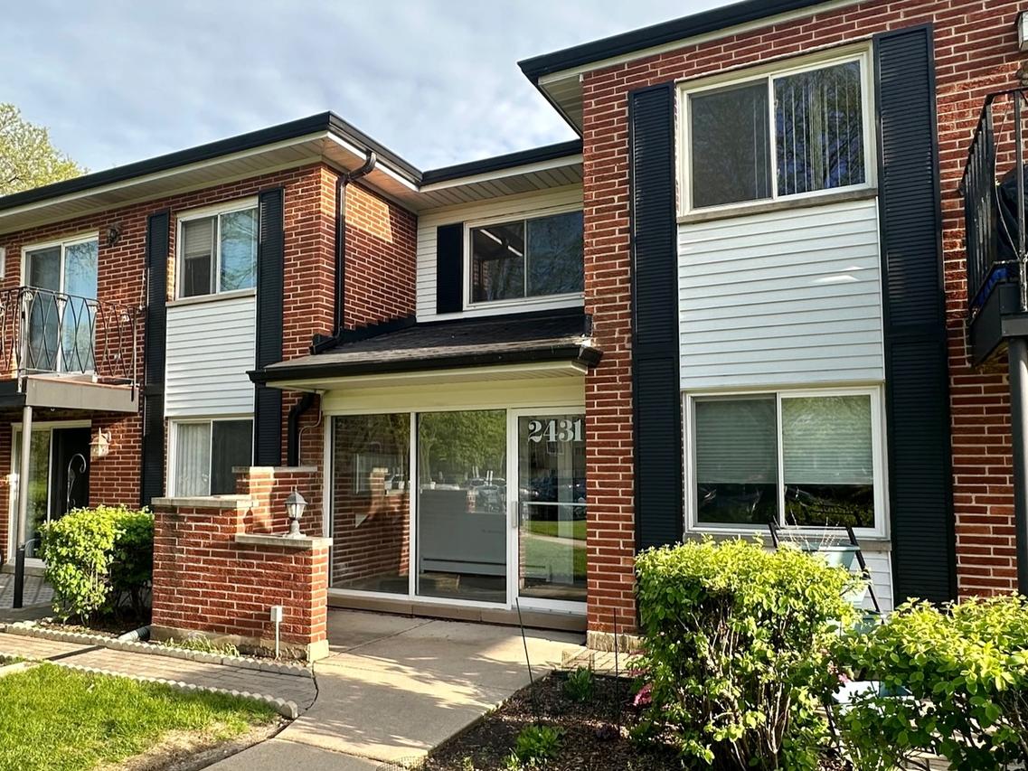 2431 E Brandenberry Ct. #2O, Arlington Heights, IL 60004