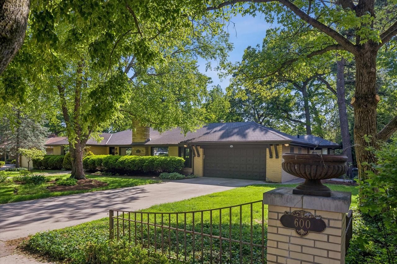 600 Midway Park Ave., Glen Ellyn, IL 60137