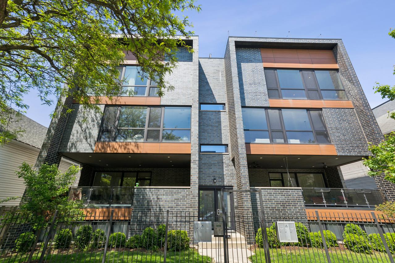 3032 W Lyndale St. #2W, Chicago, IL 60647