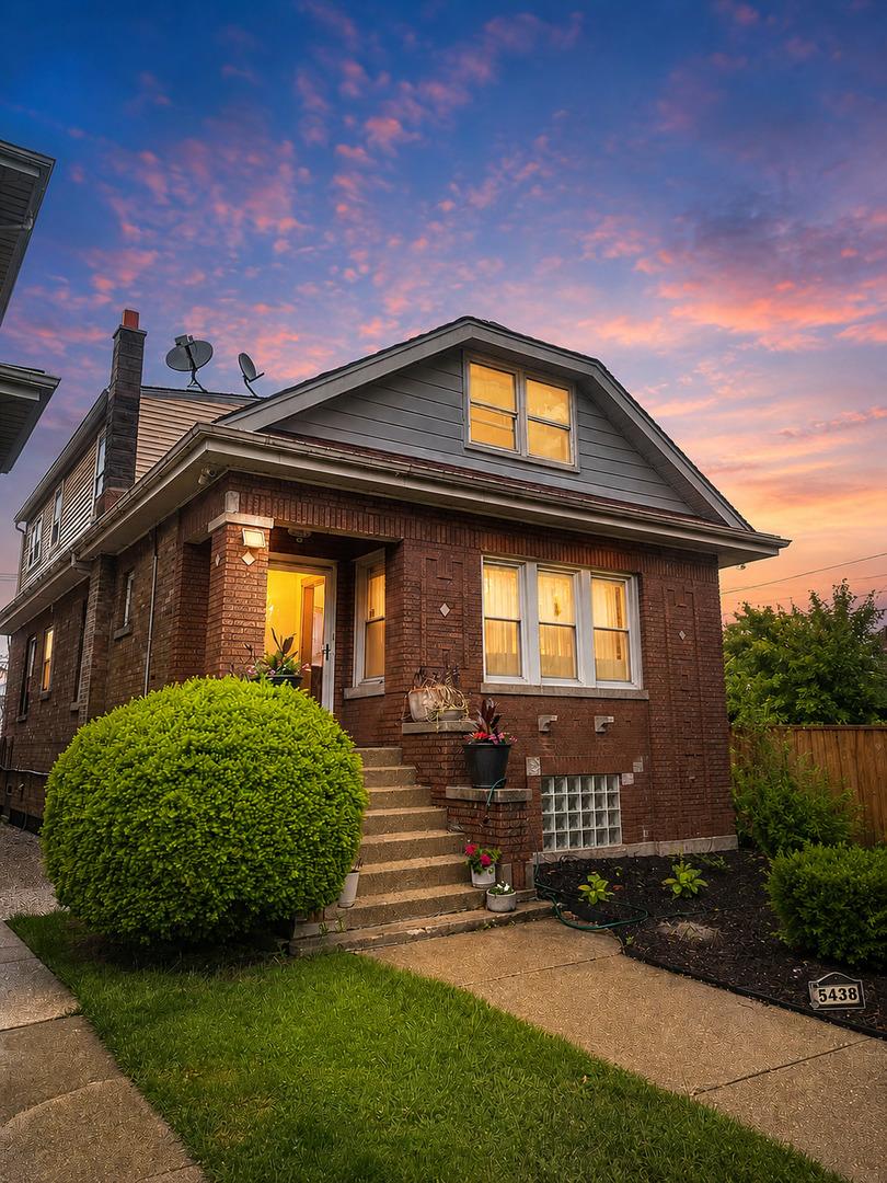 5438 W Melrose St., Chicago, IL 60641