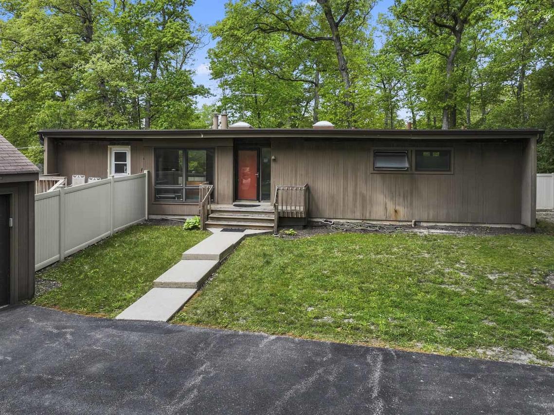 431 S Saint Marys Rd., Libertyville, IL 60048